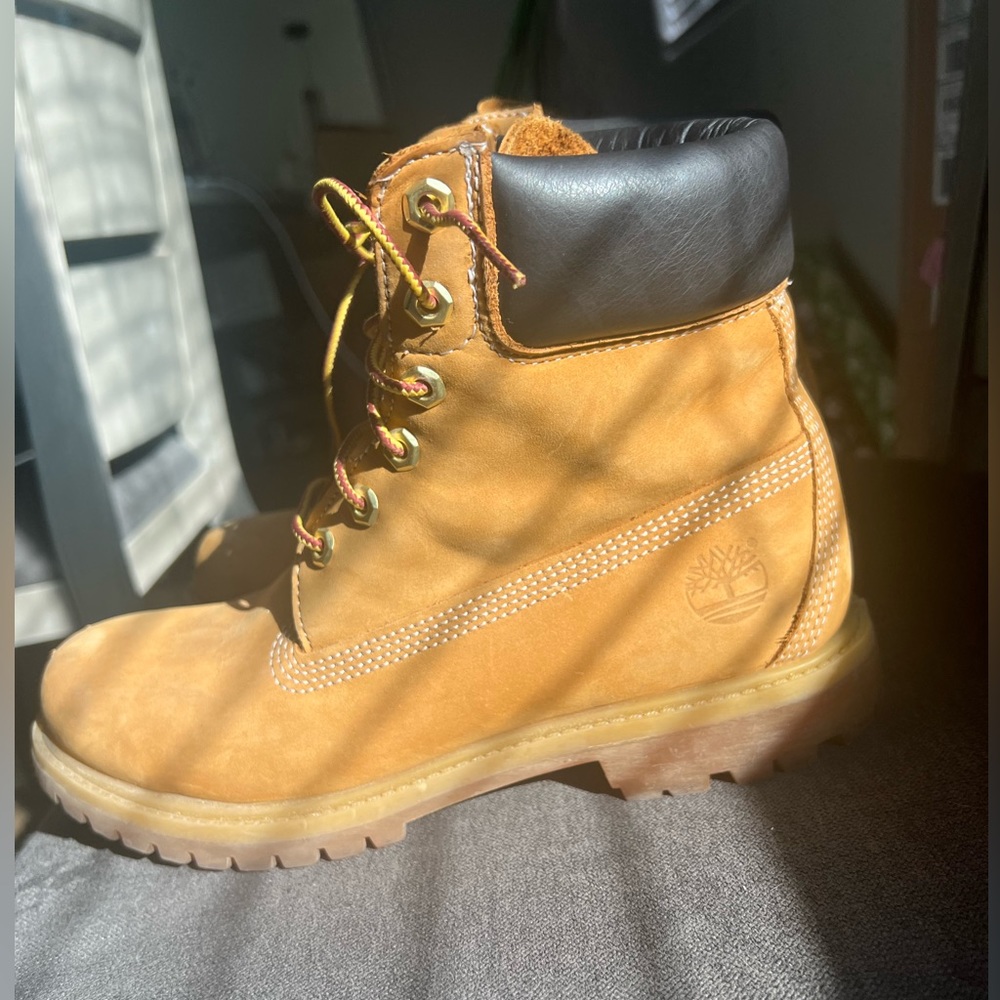 AUTHENTIC Timberland boots, women’s size 8.5-9.